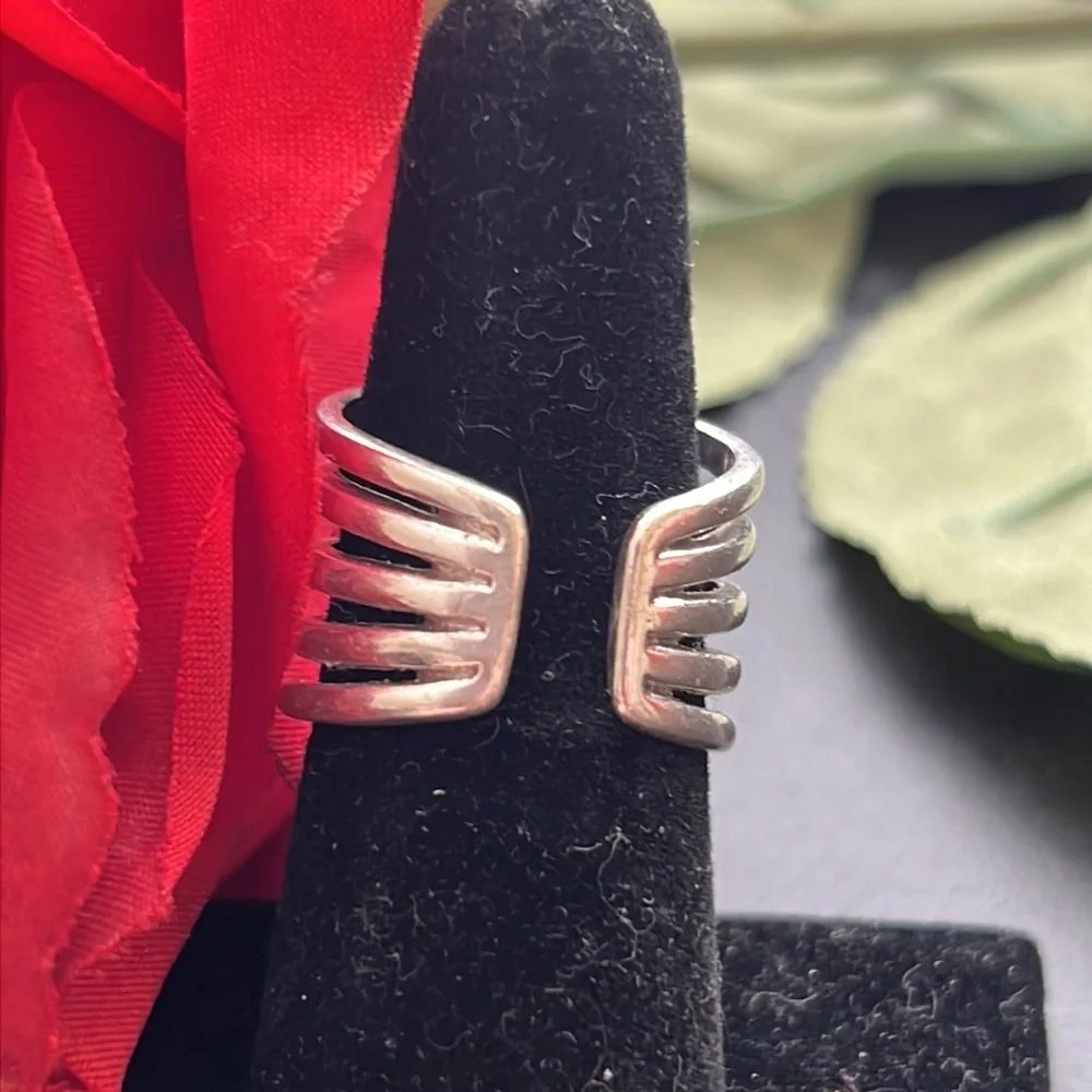 Pretty Silver Tone Multi Band Ring With Different Shape Clear Stones.